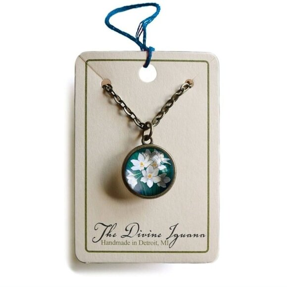 Paperwhite Narcissus Flower Pendant Necklace‎ - Bronze & Glass Cabochon Jewelry - Picture 5 of 5